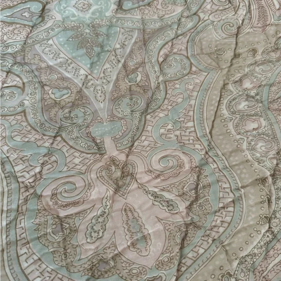 Pottery Barn Aubrey Paisley Full/Queen Quilt With 2 Standard Shams - Picture 5 of 10